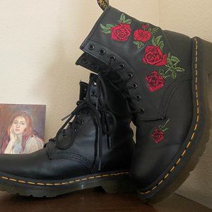 1460 VONDA FLORAL LEATHER DR. MARTENS